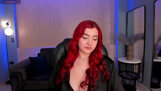 Snapshot of ViolettCastel chatting on 02-19-25, 01:29 ViolettCastel online show from 02-19-25, 01:29