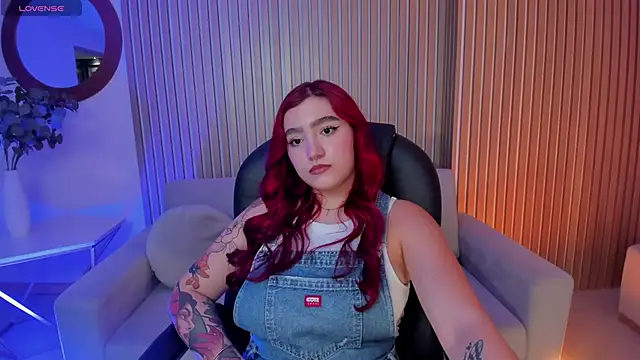 Snapshot of ViolettCastel chatting on 02-28-25, 07:25 ViolettCastel online show from 02-28-25, 07:25