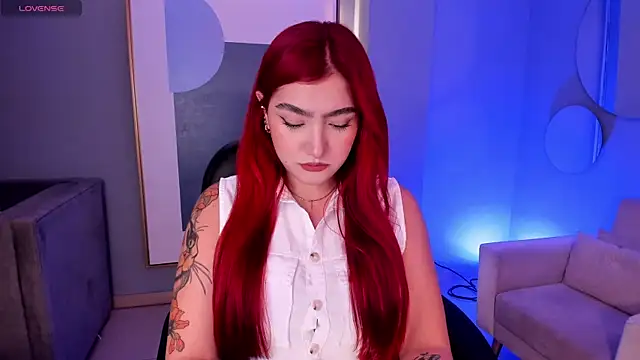 Snapshot of ViolettCastel chatting on 09-18-25, 06:43 ViolettCastel online show from 09-18-25, 06:43