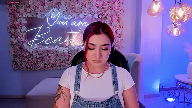 Snapshot of ViolettCastel chatting on 09-22-25, 06:21 ViolettCastel online show from 09-22-25, 06:21