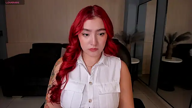 Snapshot of ViolettCastel chatting on 09-28-25, 04:23 ViolettCastel online show from 09-28-25, 04:23