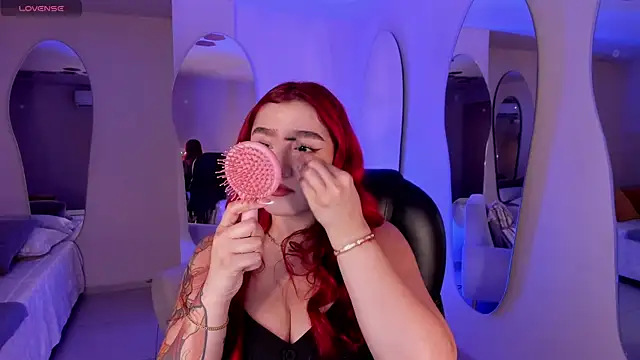 Snapshot of ViolettCastel chatting on 09-29-25, 07:19 ViolettCastel online show from 09-29-25, 07:19