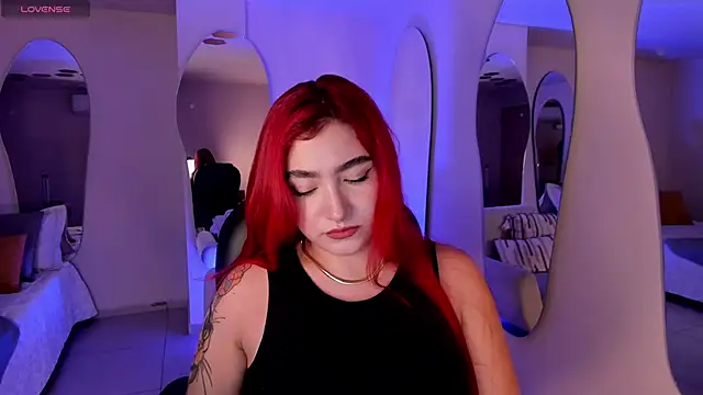 Snapshot of ViolettCastel chatting on 09-30-25, 06:46 ViolettCastel online show from 09-30-25, 06:46