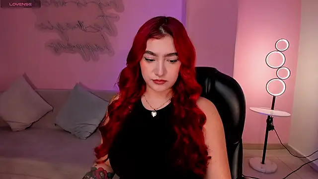 Snapshot of ViolettCastel chatting on 10-06-25, 07:00 ViolettCastel online show from 10-06-25, 07:00