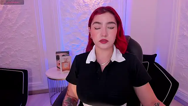 Snapshot of ViolettCastel chatting on 10-08-25, 06:38 ViolettCastel online show from 10-08-25, 06:38