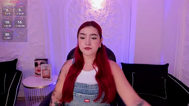 Snapshot of ViolettCastel chatting on 10-16-25, 06:53 ViolettCastel online show from 10-16-25, 06:53