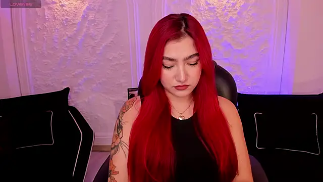 Snapshot of ViolettCastel chatting on 10-18-25, 07:03 ViolettCastel online show from 10-18-25, 07:03