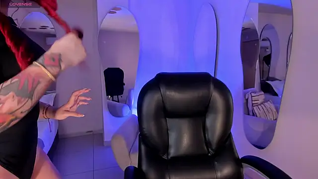 Snapshot of ViolettCastel chatting on 10-24-25, 07:10 ViolettCastel online show from 10-24-25, 07:10