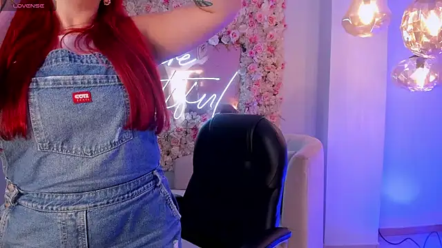 Snapshot of ViolettCastel chatting on 10-26-25, 11:16 ViolettCastel online show from 10-26-25, 11:16