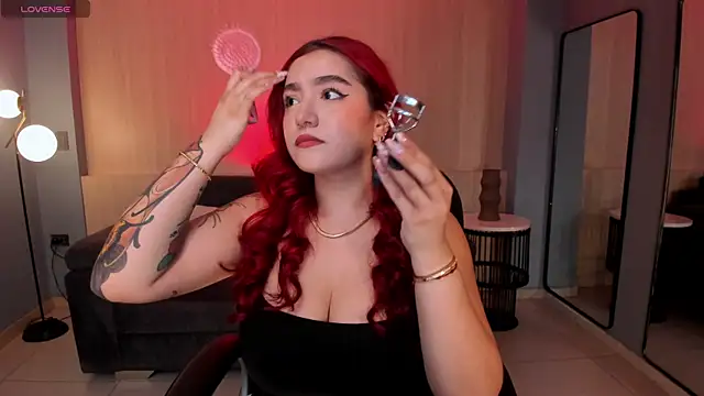 Snapshot of ViolettCastel chatting on 10-30-25, 07:14 ViolettCastel online show from 10-30-25, 07:14