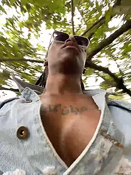 Snapshot of sweetsarabig22cm chatting on 03-05-25, 10:43 sweetsarabig22cm online show from 03-05-25, 10:43