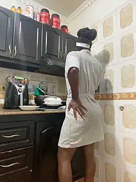 Snapshot of sweetsarabig22cm chatting on 03-14-25, 05:05 sweetsarabig22cm online show from 03-14-25, 05:05