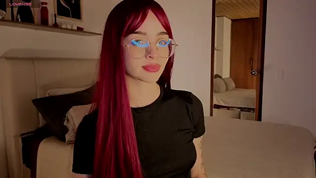 Snapshot of Roxxy_mora chatting on 10-20-25, 10:10 Roxxy mora online show from 10-20-25, 10:10