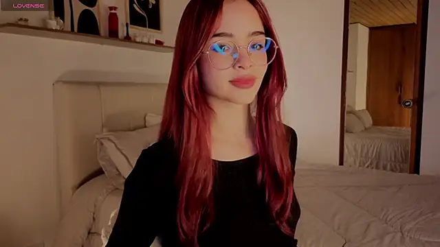 Snapshot of Roxxy_mora chatting on 10-23-25, 09:02 Roxxy mora online show from 10-23-25, 09:02