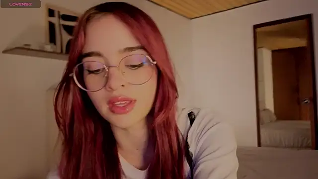 Snapshot of Roxxy_mora chatting on 10-24-25, 09:33 Roxxy mora online show from 10-24-25, 09:33