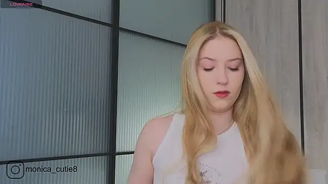 Monikacutie online show from 02-27-25, 07:12