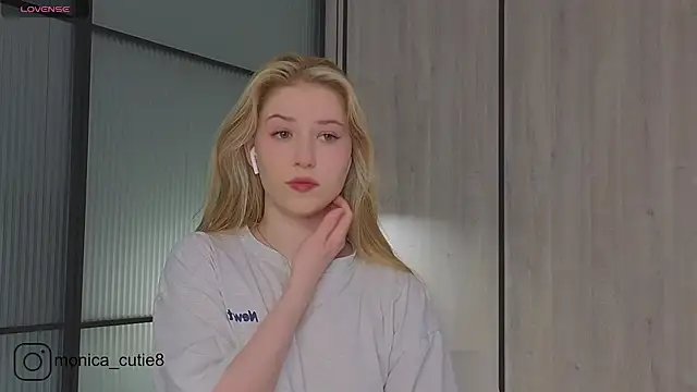 Monikacutie online show from 03-09-25, 04:38