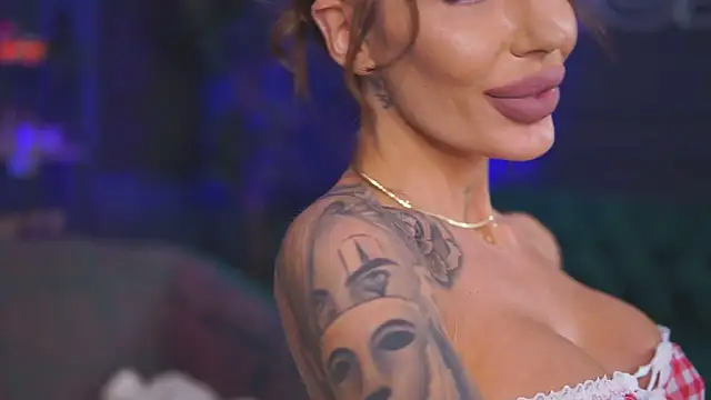 RaquelleVon online show from 02-18-25, 07:19