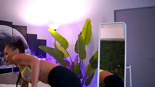 RaquelleVon online show from 11-26-25, 04:57