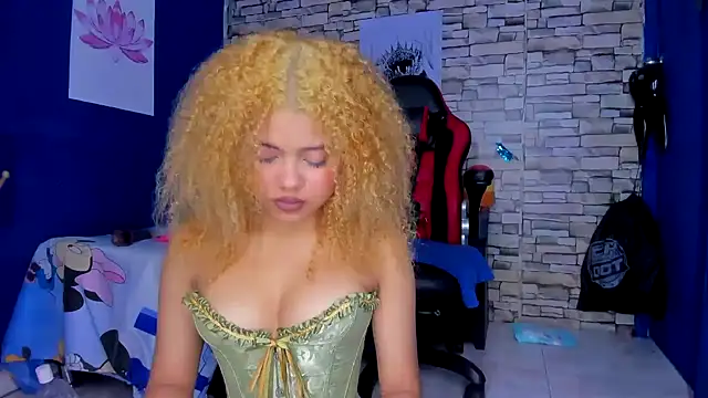 sofiacastillo01 online show from 02-15-25, 05:17