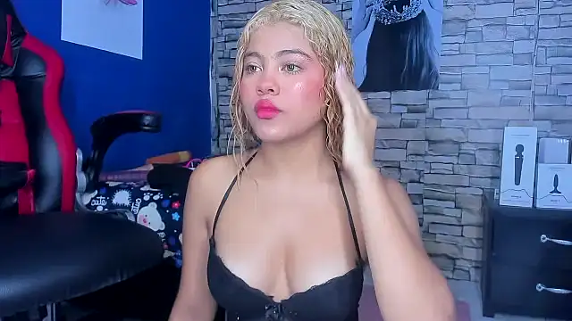 sofiacastillo01 online show from 03-18-25, 12:58