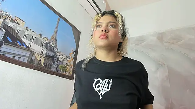 sofiacastillo01 online show from 05-12-26, 01:30