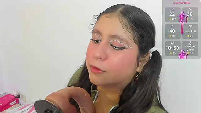 Snapshot of lola_clit chatting on 10-22-25, 11:43 lola clit online show from 10-22-25, 11:43