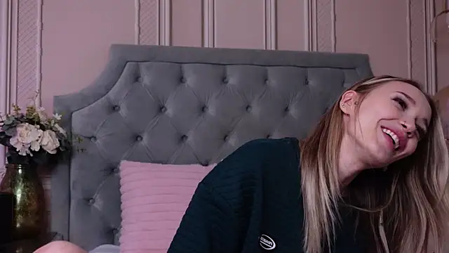 Snapshot of LucyAddison chatting on 06-19-26, 04:11 LucyAddison online show from 06-19-26, 04:11