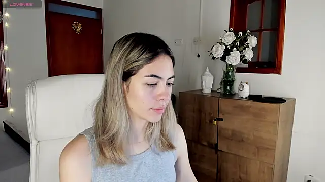 Snapshot of Nathaly-sky chatting on 01-22-25, 10:29 Nathaly-sky online show from 01-22-25, 10:29