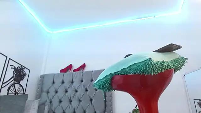 Snapshot of YUSELFI_ROSS_ chatting on 01-11-25, 12:07 YUSELFI ROSS online show from 01-11-25, 12:07