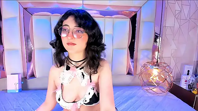 Snapshot of SaraMartini1 chatting on 10-18-25, 06:05 SaraMartini1 online show from 10-18-25, 06:05