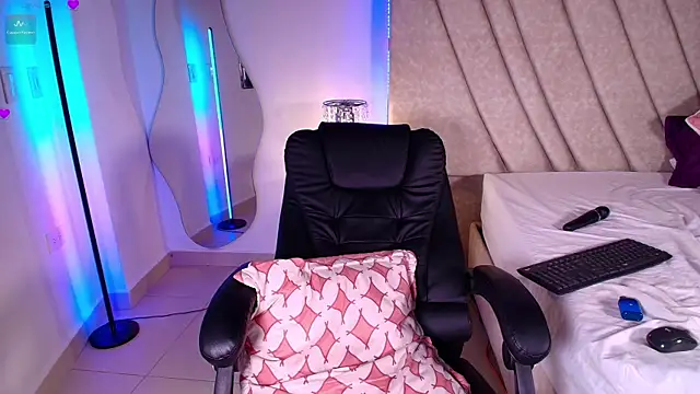 LeahPrada  online show from 01-02-25, 11:16