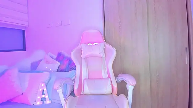 angelinalodge1 online show from 02-17-25, 02:20