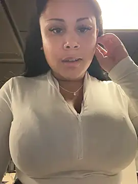 Snapshot of HaileyDiana chatting on 02-14-25, 07:33 HaileyDiana online show from 02-14-25, 07:33