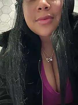 Snapshot of HaileyDiana chatting on 03-05-25, 10:11 HaileyDiana online show from 03-05-25, 10:11
