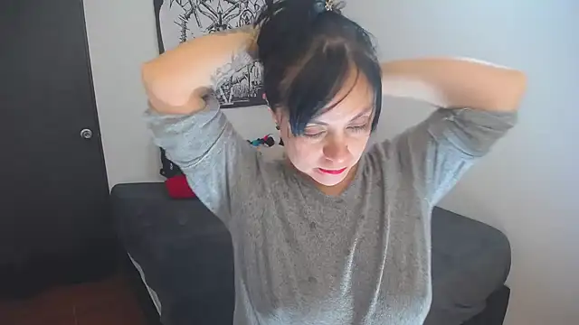 Snapshot of lili_peach chatting on 04-06-26, 10:00 lili peach online show from 04-06-26, 10:00
