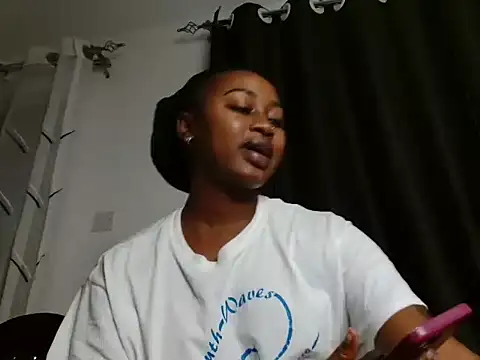 Snapshot of Miss_hot_candy chatting on 03-09-26, 03:21 Miss hot candy online show from 03-09-26, 03:21