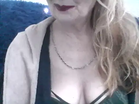 CarlyTreat online show from 01-22-25, 03:29