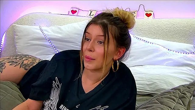 LiliaBianka online show from 02-17-25, 04:26