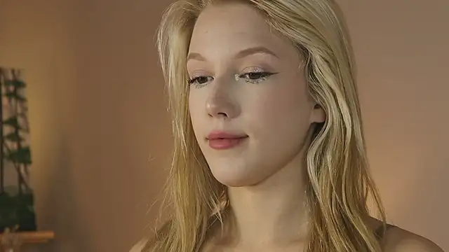 Snapshot of AliceLebel chatting on 09-11-25, 04:12 AliceLebel online show from 09-11-25, 04:12