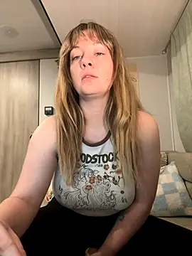 Snapshot of emerieskye20 chatting on 11-12-25, 06:08 emerieskye20 online show from 11-12-25, 06:08