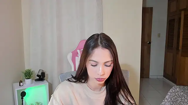 shanakendal2 online show from 02-18-25, 01:33