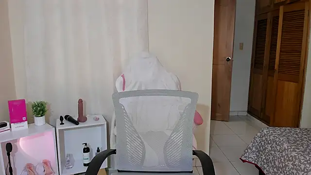 shanakendal2 online show from 02-24-25, 04:47