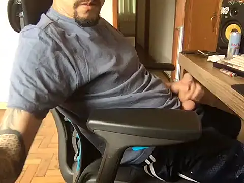 Snapshot of gboy171 chatting on 09-23-25, 01:47 gboy171 online show from 09-23-25, 01:47