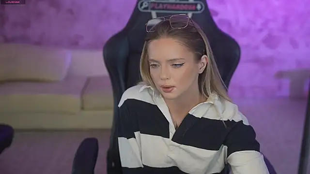 Cassy-Celestial  online show from 05-12-26, 07:05