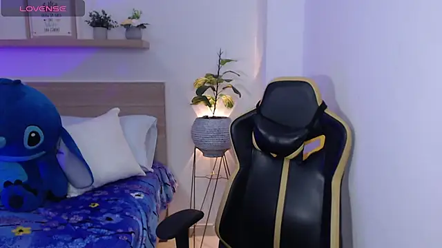 aurora rodriguez online show from 12-03-24, 12:16