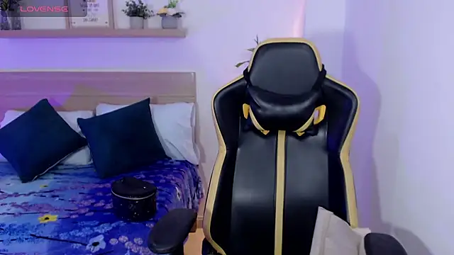 aurora rodriguez online show from 12-16-24, 12:38