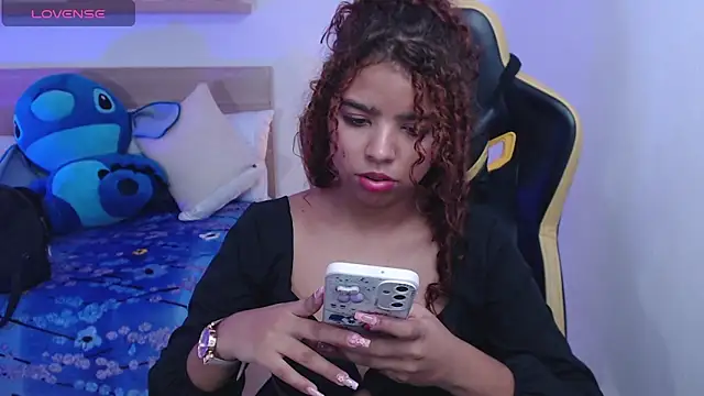 aurora rodriguez online show from 12-23-24, 03:33