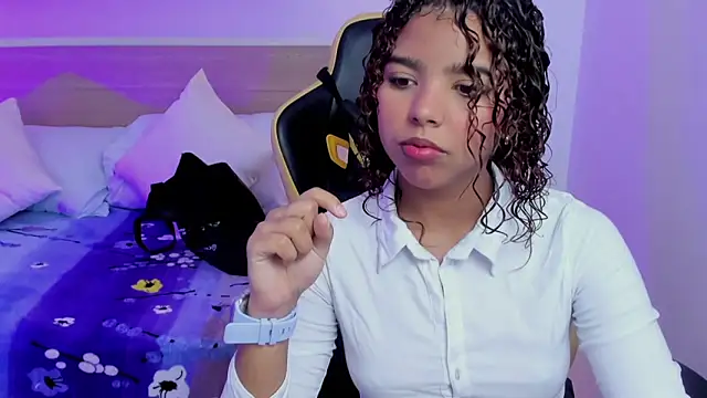 aurora rodriguez online show from 01-04-25, 12:27