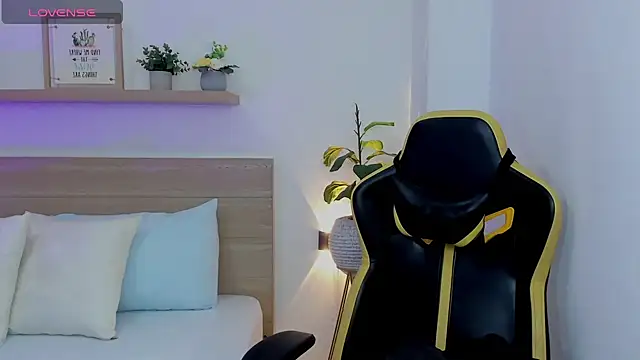 aurora rodriguez online show from 01-07-25, 12:09